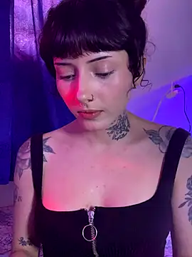 Snapshot of LiliJones_ chatting on October 7, 2025, 5:32 pm LiliJones online show from October 7, 2025, 5:32 pm