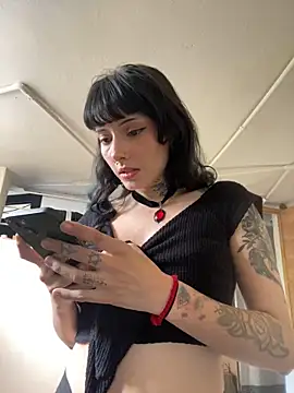 Snapshot of LiliJones_ chatting on October 21, 2025, 7:36 pm LiliJones online show from October 21, 2025, 7:36 pm