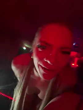 Snapshot of LizzyLush_ chatting on March 23, 2025, 1:09 am LizzyLush  online show from March 23, 2025, 1:09 am