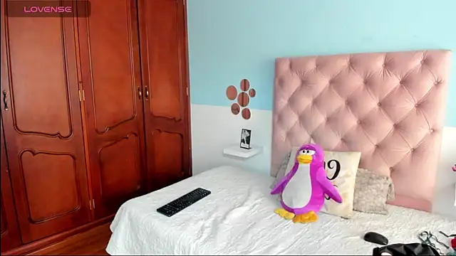 Snapshot of _Sarahh_0 chatting on December 6, 2024, 1:33 pm  Sarahh 0 online show from December 6, 2024, 1:33 pm