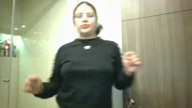 Snapshot of _Sarahh_0 chatting on December 17, 2024, 3:17 am  Sarahh 0 online show from December 17, 2024, 3:17 am