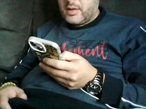 Snapshot of daky_86 chatting on October 14, 2025, 3:35 pm daky 86 online show from October 14, 2025, 3:35 pm