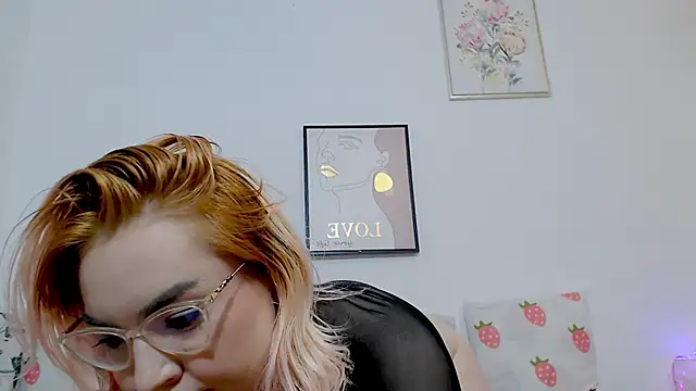 Snapshot of Catlady333 chatting on September 9, 2025, 6:46 am Catlady333 online show from September 9, 2025, 6:46 am