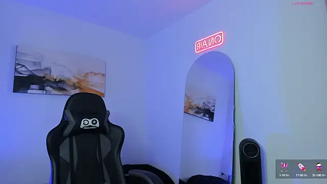 Snapshot of LucianSinclair chatting on December 8, 2024, 1:56 am LucianSinclair online show from December 8, 2024, 1:56 am