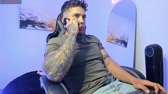 Snapshot of LucianSinclair chatting on December 22, 2024, 11:09 pm LucianSinclair online show from December 22, 2024, 11:09 pm