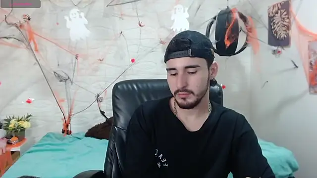 Snapshot of DmitriSanders chatting on December 4, 2024, 10:41 pm DmitriSanders online show from December 4, 2024, 10:41 pm