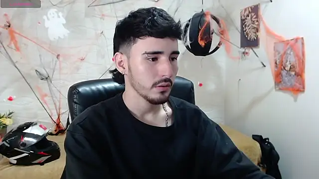 Snapshot of DmitriSanders chatting on December 9, 2024, 9:16 pm DmitriSanders online show from December 9, 2024, 9:16 pm