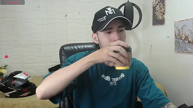 Snapshot of DmitriSanders chatting on December 14, 2024, 12:23 pm DmitriSanders online show from December 14, 2024, 12:23 pm