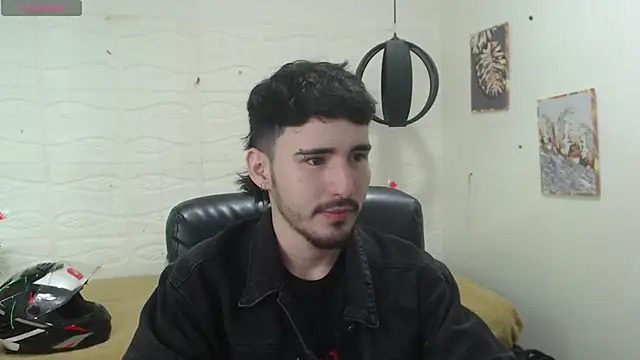 Snapshot of DmitriSanders chatting on December 15, 2024, 12:28 pm DmitriSanders online show from December 15, 2024, 12:28 pm