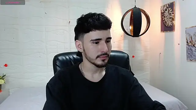 Snapshot of DmitriSanders chatting on December 19, 2024, 10:00 pm DmitriSanders online show from December 19, 2024, 10:00 pm