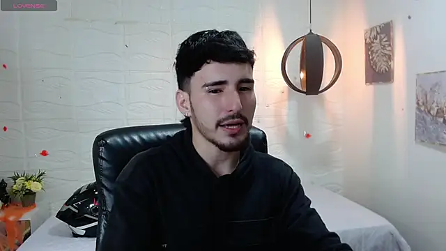 Snapshot of DmitriSanders chatting on December 24, 2024, 2:43 am DmitriSanders online show from December 24, 2024, 2:43 am