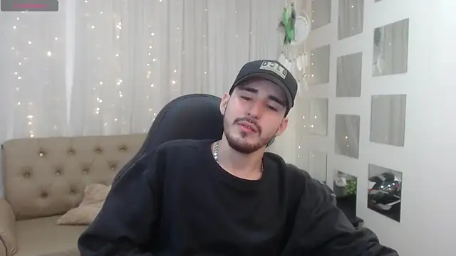 Snapshot of DmitriSanders chatting on December 29, 2024, 3:35 pm DmitriSanders online show from December 29, 2024, 3:35 pm