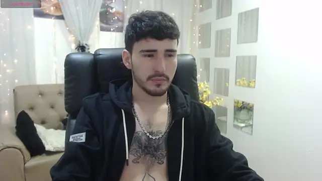 Snapshot of DmitriSanders chatting on January 4, 2025, 6:51 pm DmitriSanders online show from January 4, 2025, 6:51 pm