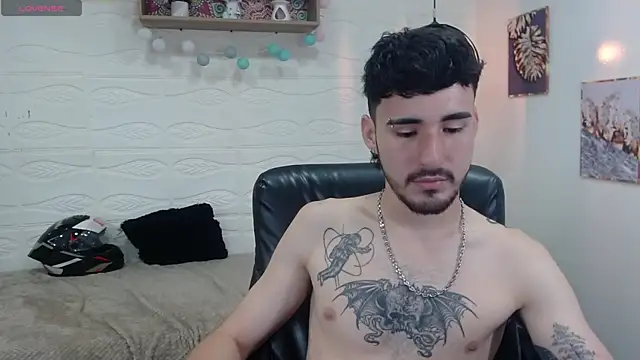 Snapshot of DmitriSanders chatting on January 14, 2025, 11:48 pm DmitriSanders online show from January 14, 2025, 11:48 pm