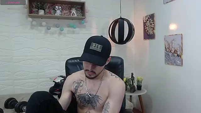 Snapshot of DmitriSanders chatting on January 17, 2025, 2:50 am DmitriSanders online show from January 17, 2025, 2:50 am