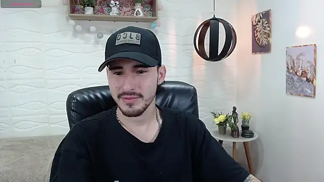 Snapshot of DmitriSanders chatting on January 25, 2025, 7:39 pm DmitriSanders online show from January 25, 2025, 7:39 pm