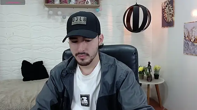 Snapshot of DmitriSanders chatting on January 27, 2025, 9:33 pm DmitriSanders online show from January 27, 2025, 9:33 pm