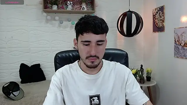 Snapshot of DmitriSanders chatting on January 28, 2025, 12:36 am DmitriSanders online show from January 28, 2025, 12:36 am