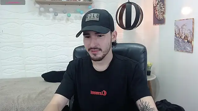 Snapshot of DmitriSanders chatting on January 28, 2025, 8:58 pm DmitriSanders online show from January 28, 2025, 8:58 pm