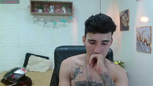 Snapshot of DmitriSanders chatting on March 16, 2025, 6:20 am DmitriSanders online show from March 16, 2025, 6:20 am