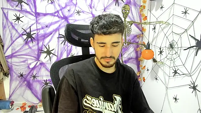 Snapshot of DmitriSanders chatting on October 9, 2025, 8:40 pm DmitriSanders online show from October 9, 2025, 8:40 pm