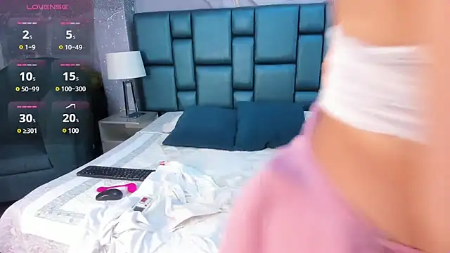 Snapshot of Nahomi_Wild chatting on December 6, 2024, 8:29 pm Nahomi Wild online show from December 6, 2024, 8:29 pm