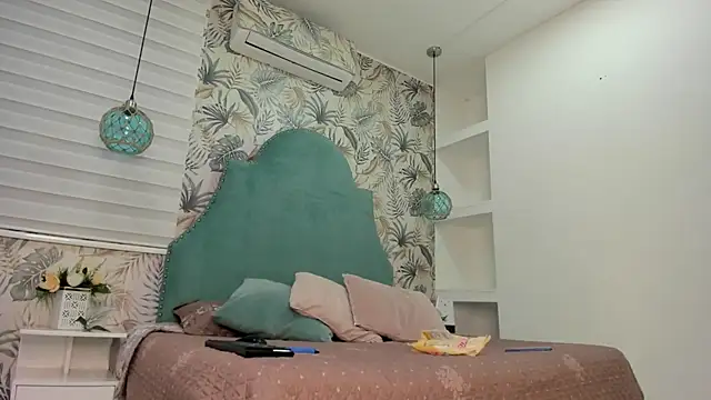 Snapshot of bellaa_becca chatting on February 24, 2025, 6:04 pm bellaa becca online show from February 24, 2025, 6:04 pm