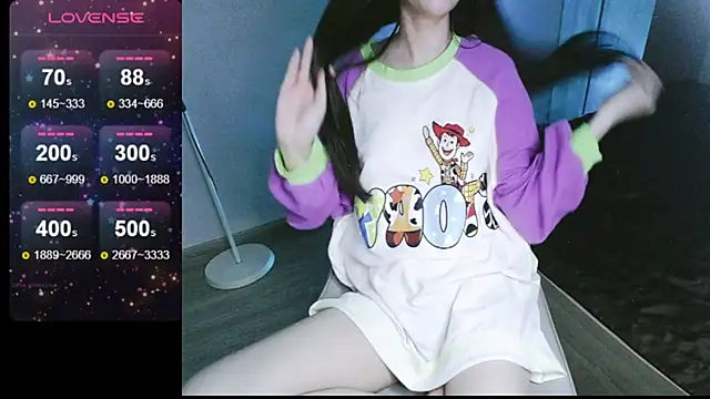 Snapshot of _Viviann_ chatting on March 5, 2025, 4:02 pm  Viviann  online show from March 5, 2025, 4:02 pm