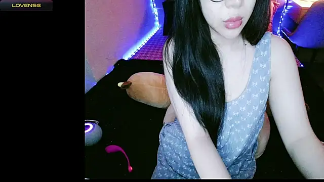 Snapshot of _Viviann_ chatting on September 23, 2025, 4:10 pm  Viviann  online show from September 23, 2025, 4:10 pm