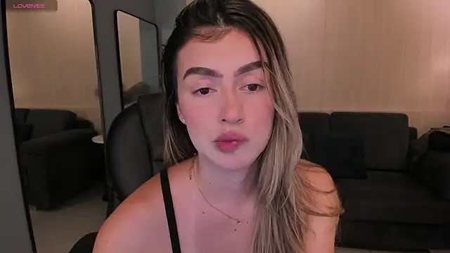 Snapshot of PaulinaSantos_ chatting on March 9, 2025, 5:17 pm PaulinaSantos  online show from March 9, 2025, 5:17 pm