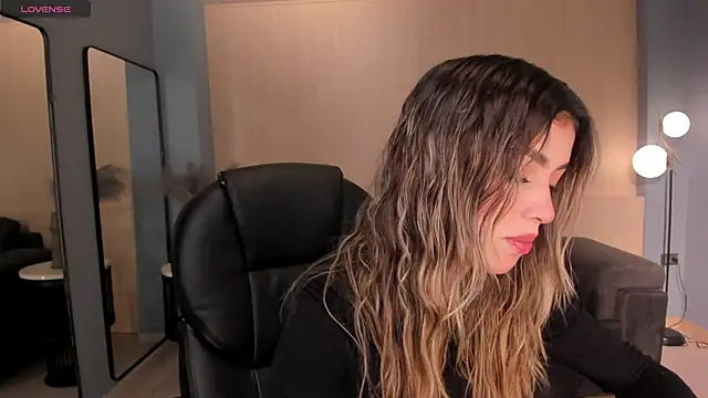 Snapshot of PaulinaSantos_ chatting on March 13, 2025, 7:17 pm PaulinaSantos  online show from March 13, 2025, 7:17 pm