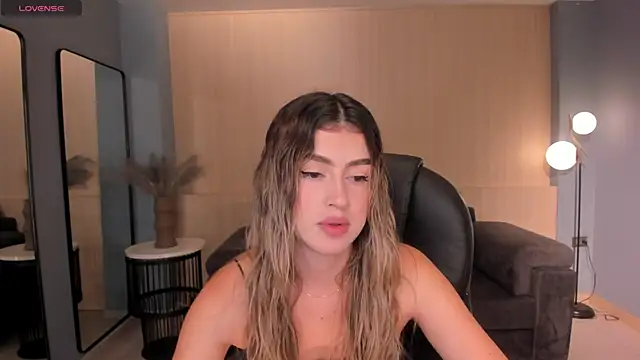 Snapshot of PaulinaSantos_ chatting on March 14, 2025, 7:44 pm PaulinaSantos  online show from March 14, 2025, 7:44 pm