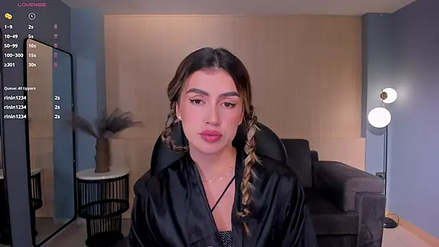 Snapshot of PaulinaSantos_ chatting on March 16, 2025, 1:38 am PaulinaSantos  online show from March 16, 2025, 1:38 am