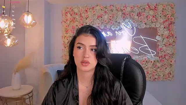 Snapshot of PaulinaSantos_ chatting on November 1, 2025, 8:11 pm PaulinaSantos  online show from November 1, 2025, 8:11 pm