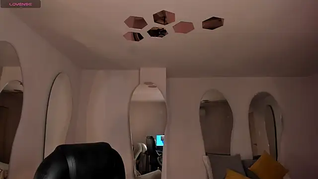 Snapshot of PaulinaSantos_ chatting on November 2, 2025, 5:15 pm PaulinaSantos  online show from November 2, 2025, 5:15 pm