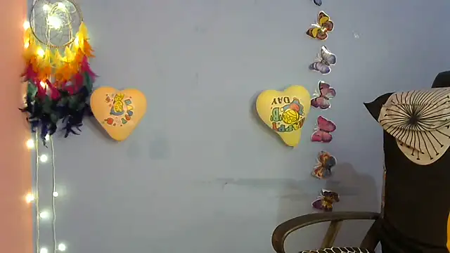 Snapshot of Black_cat_cutie chatting on December 11, 2024, 3:45 am Black cat cutie online show from December 11, 2024, 3:45 am