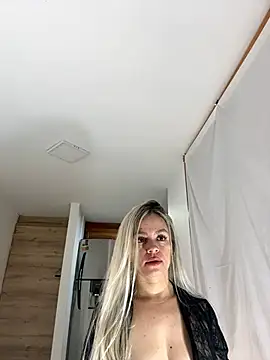 Snapshot of nicole_valencia_ chatting on February 16, 2025, 9:15 am nicole valencia  online show from February 16, 2025, 9:15 am