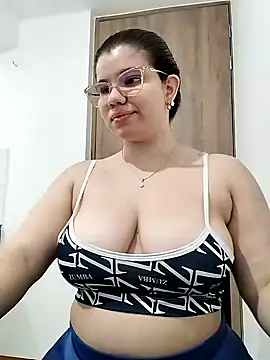 Snapshot of Danzel1105 chatting on February 5, 2025, 3:42 pm Danzel1105 online show from February 5, 2025, 3:42 pm