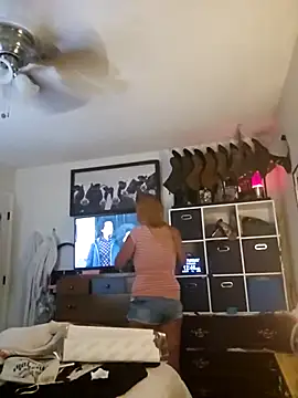 Snapshot of Dixiefaye_Pika chatting on March 15, 2025, 4:46 am Dixiefaye Pika online show from March 15, 2025, 4:46 am