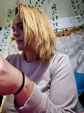 Snapshot of Dixiefaye_Pika chatting on March 23, 2025, 5:54 am Dixiefaye Pika online show from March 23, 2025, 5:54 am