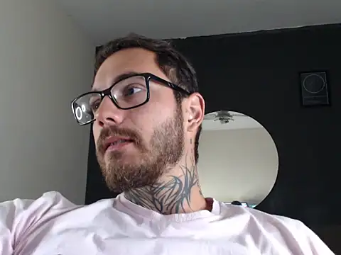 Snapshot of clark_r chatting on September 25, 2025, 11:52 pm clark r online show from September 25, 2025, 11:52 pm