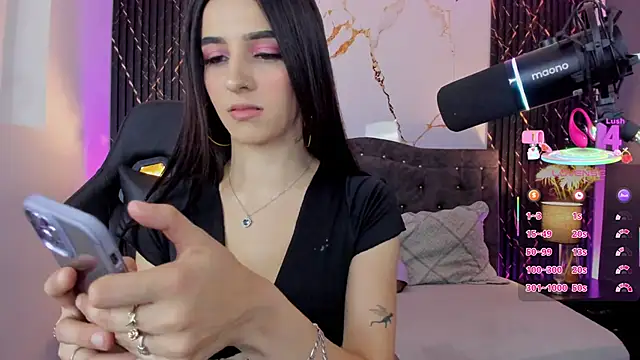 Snapshot of devlin_violett chatting on October 30, 2025, 3:19 am devlin violett online show from October 30, 2025, 3:19 am