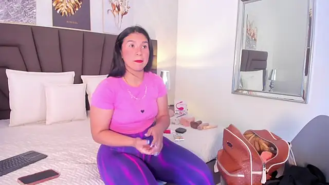 Snapshot of Sofi_Perez_ chatting on February 8, 2025, 11:33 am Sofi Perez online show from February 8, 2025, 11:33 am