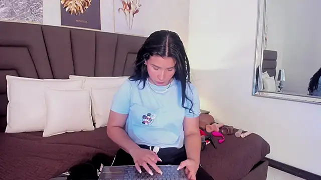 Snapshot of Sofi_Perez_ chatting on February 27, 2025, 11:20 am Sofi Perez online show from February 27, 2025, 11:20 am