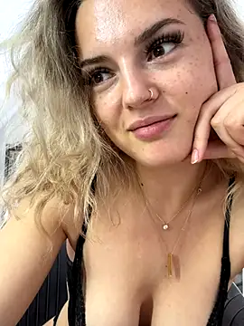 LexyGold online show from September 14, 2025, 2:05 pm