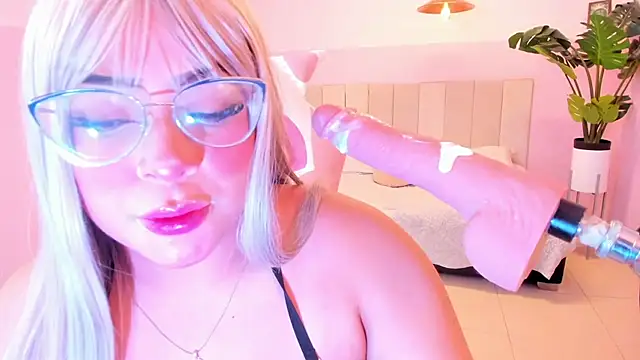 Snapshot of Red_lady chatting on March 4, 2025, 3:44 am Red lady online show from March 4, 2025, 3:44 am