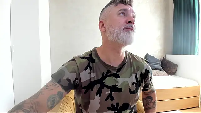 Snapshot of BlowMyXXL chatting on September 11, 2025, 8:36 am BlowMyXXL online show from September 11, 2025, 8:36 am