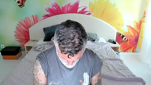 Snapshot of BlowMyXXL chatting on November 10, 2025, 8:35 am BlowMyXXL online show from November 10, 2025, 8:35 am