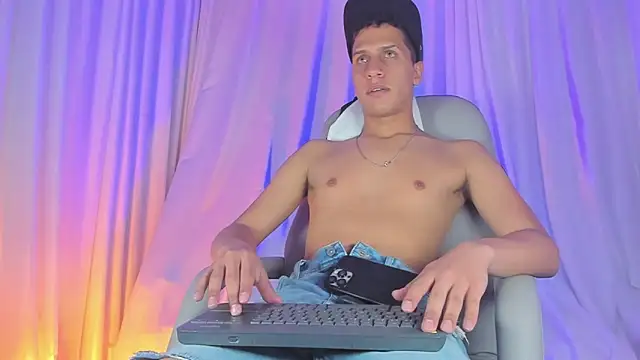 Snapshot of matt_benji chatting on March 11, 2025, 1:37 am matt benji online show from March 11, 2025, 1:37 am