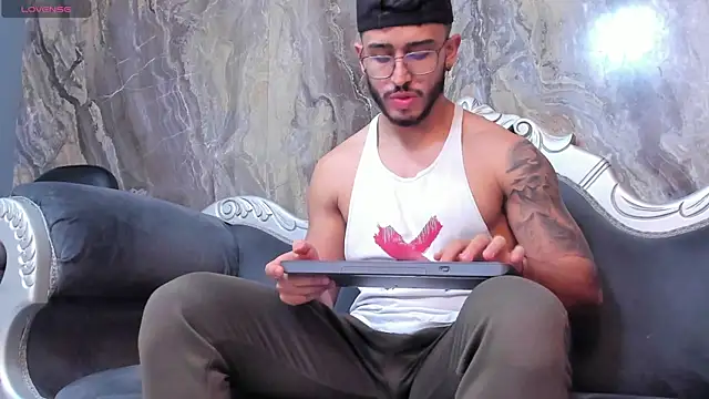 Snapshot of Liam_Kleiin chatting on February 12, 2025, 11:40 am Liam Kleiin online show from February 12, 2025, 11:40 am